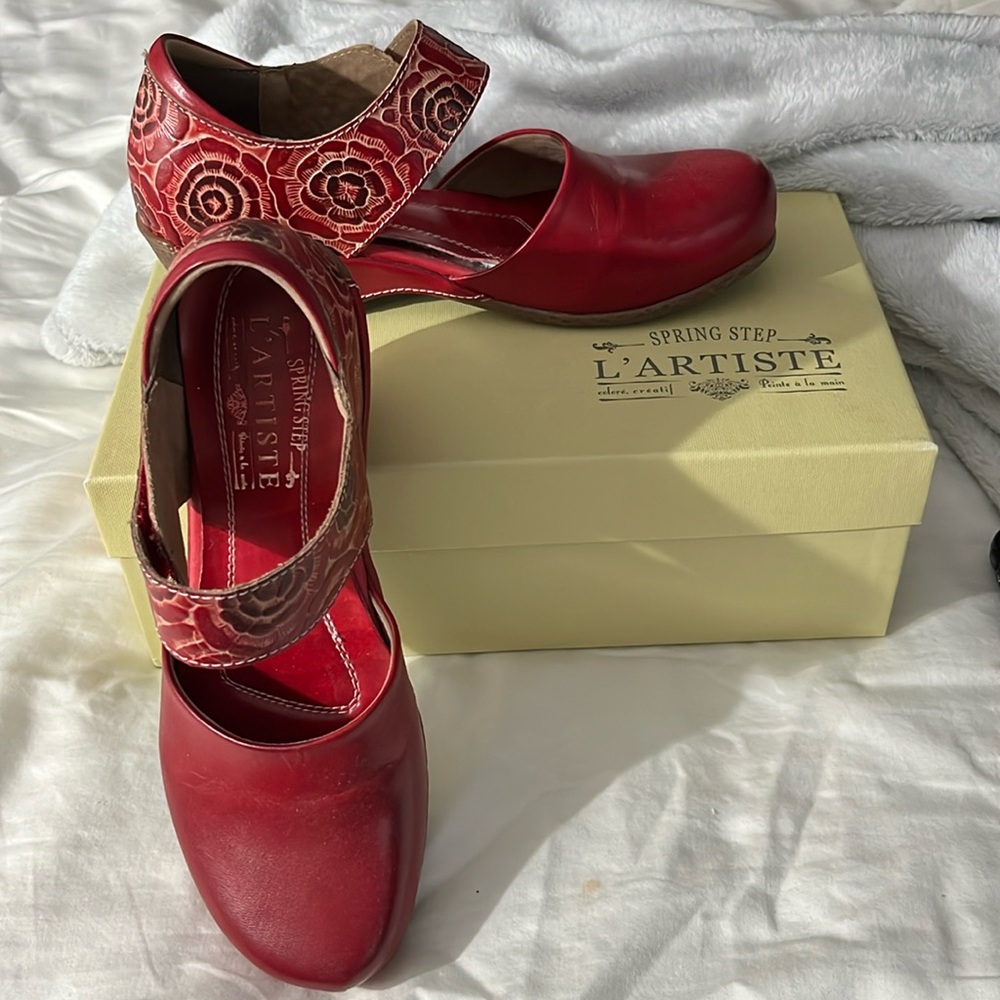 Spring Step L’Artiste “Gloss-Pansy” red leather shoe. Sz 37